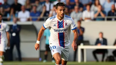 Auxerre refuse une offre de 7 millions d'euros du Paris FC pour Lassine Sinayoko, son buteur vedette. Le joueur menace de...