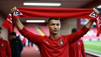 L'attaquant canadien Theo Bair quitte l'AJ Auxerre pour un prêt avec option d'achat à Bolton, libérant une place après...