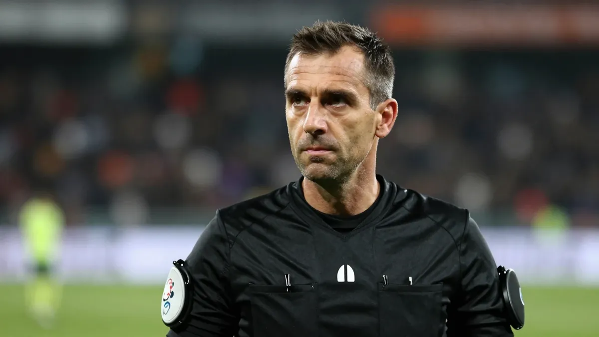 Auxerre: Ruddy Buquet, arbitre controversé l'an passé, dirigera le match de Ligue 1 Lyon-AJA ce vendredi