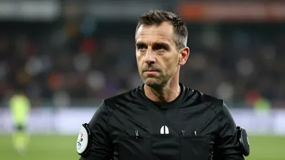 Auxerre: Ruddy Buquet, arbitre controversé l'an passé, dirigera le match de Ligue 1 Lyon-AJA ce vendredi